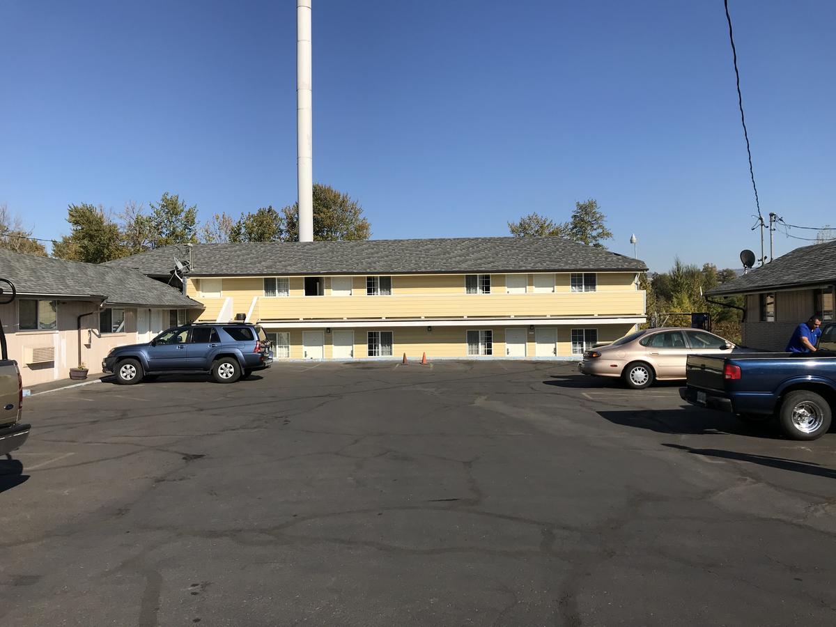 Relax Inn Of Medford Exterior foto