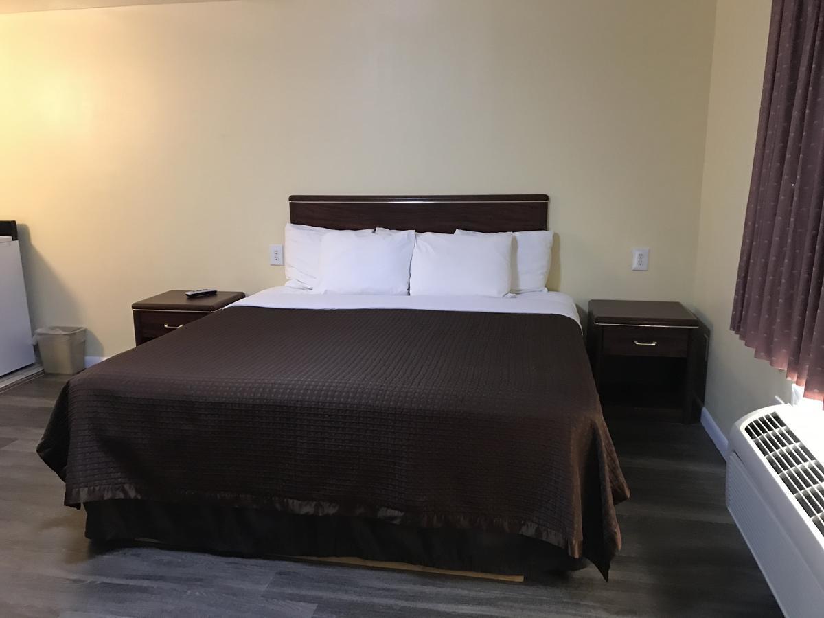 Relax Inn Of Medford Exterior foto