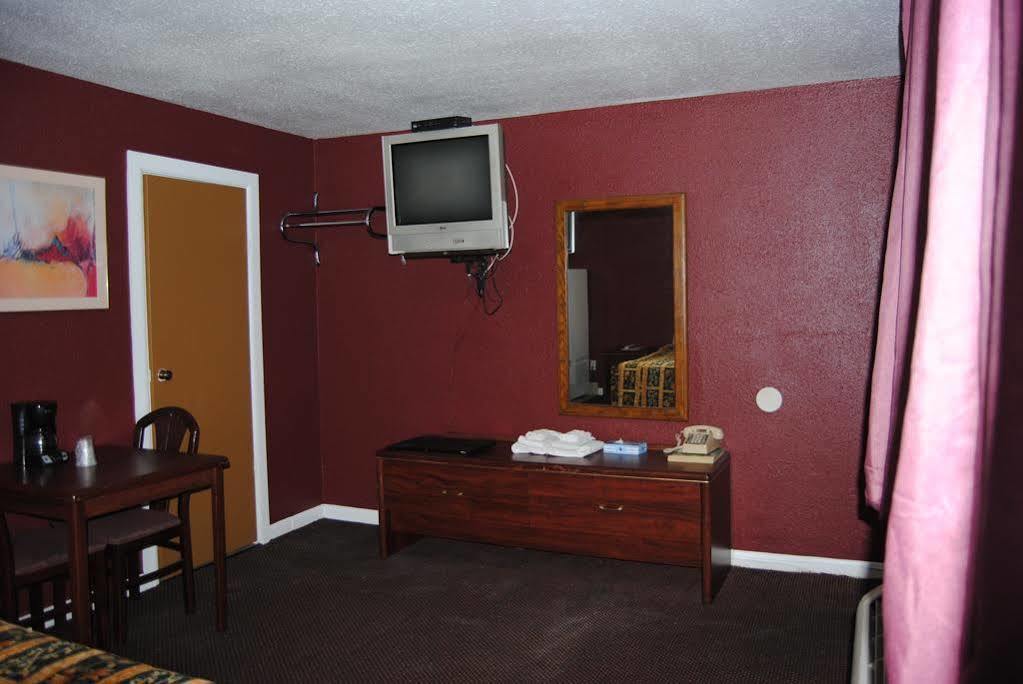 Relax Inn Of Medford Exterior foto